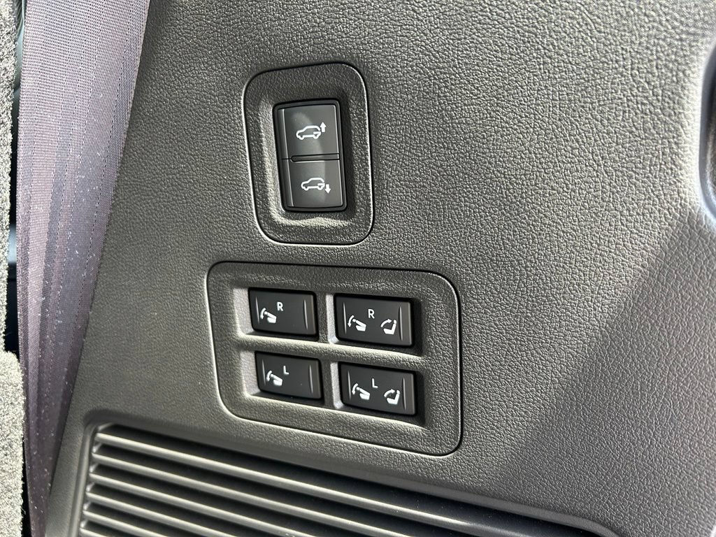 Used 2025 Nissan Armada Platinum Reserve RWD image 57