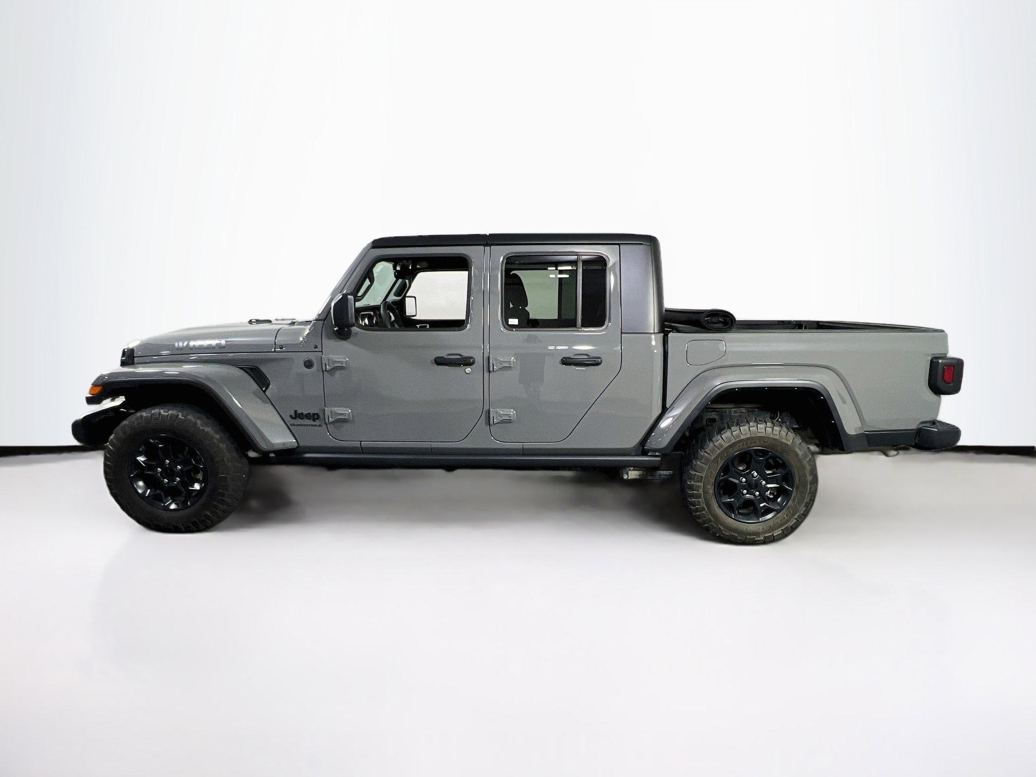 Used 2023 Jeep Gladiator Willys AWD/4WD image 8