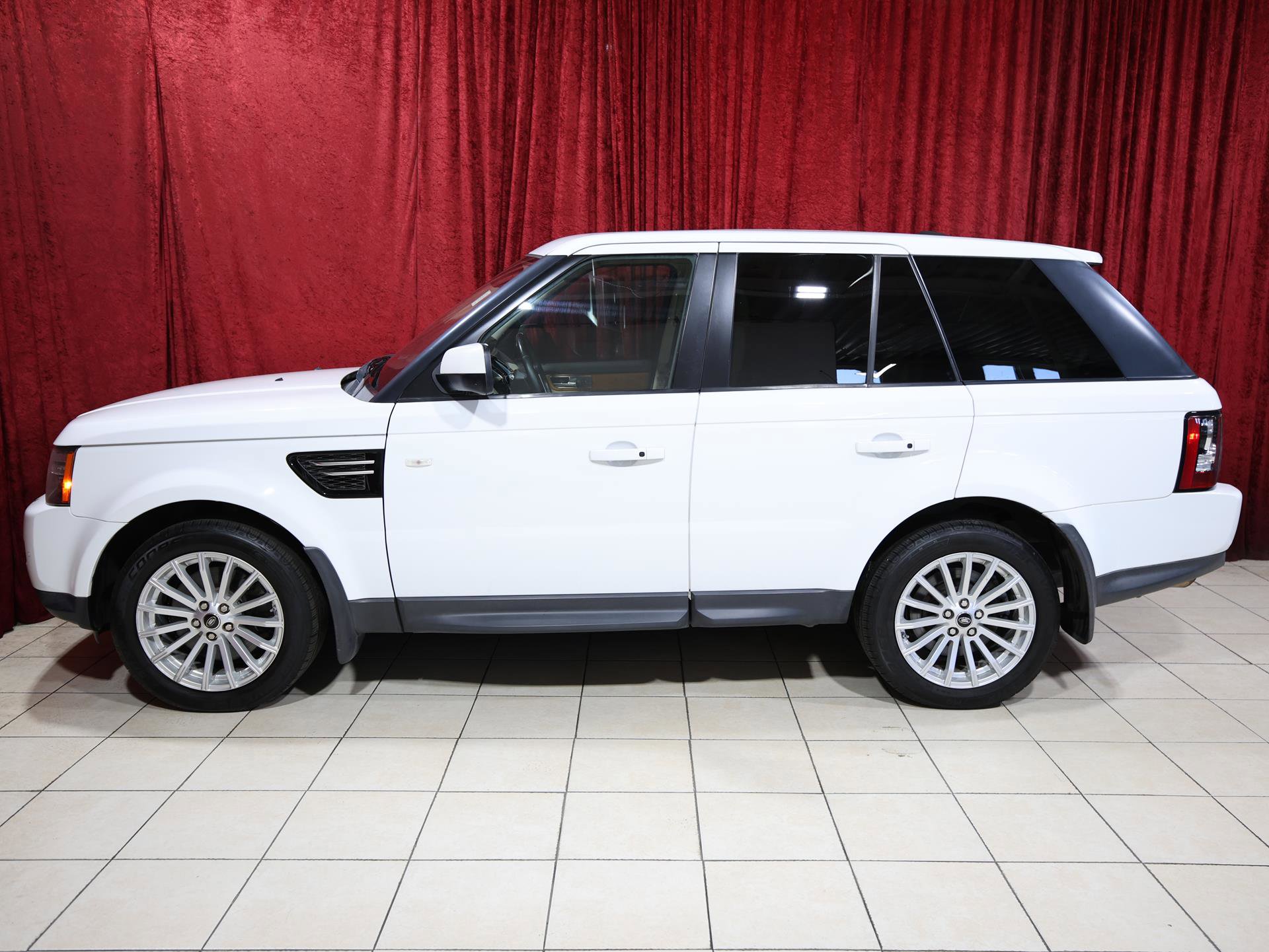 Used 2013 Land Rover Range Rover Sport HSE image 4