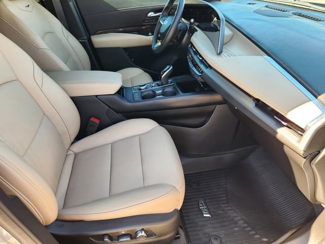 Used 2024 Cadillac XT4 Premium Luxury image 14