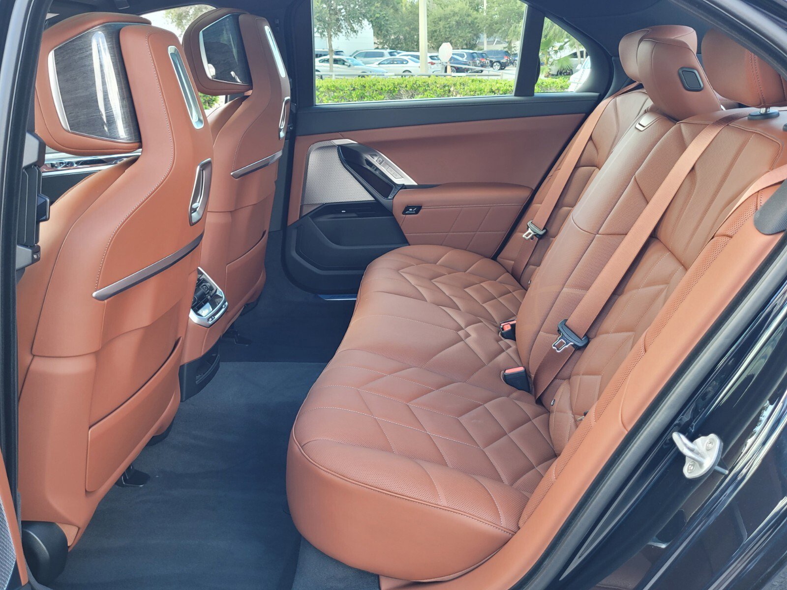 Used 2026 BMW 750e xDrive image 11