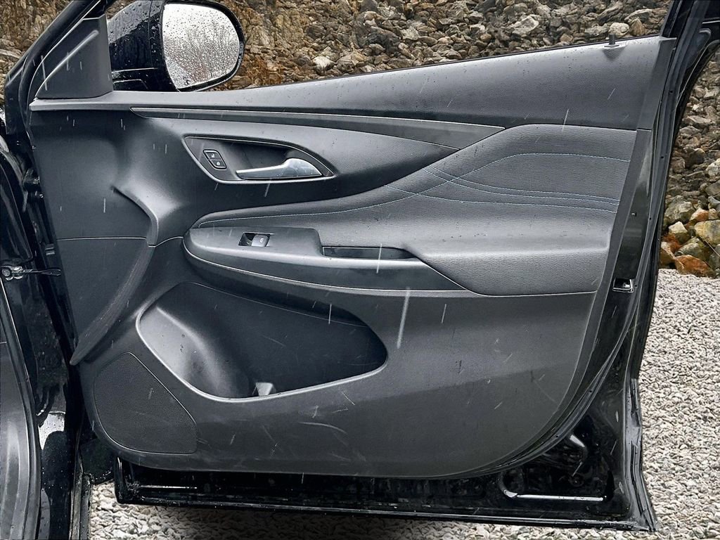 Used 2025 Buick Envista Sport Touring image 22