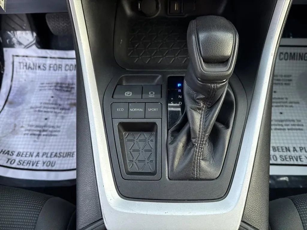 Used 2022 Toyota RAV4 LE FWD image 25