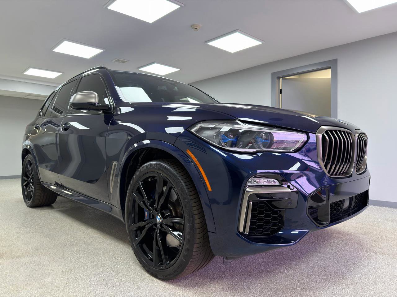 Used 2020 BMW X5 M50i w/ Executive Package image 4