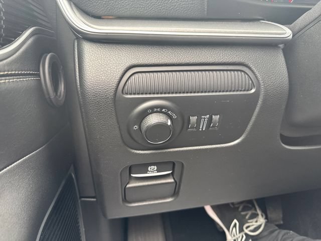 Used 2026 Jeep Grand Wagoneer Limited AWD/4WD image 18
