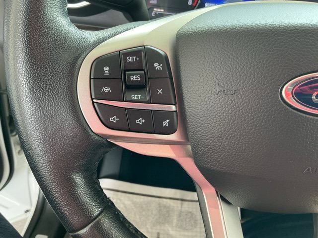 Used 2022 Ford Explorer Limited w/ Equipment Group 301A AWD/4WD image 30