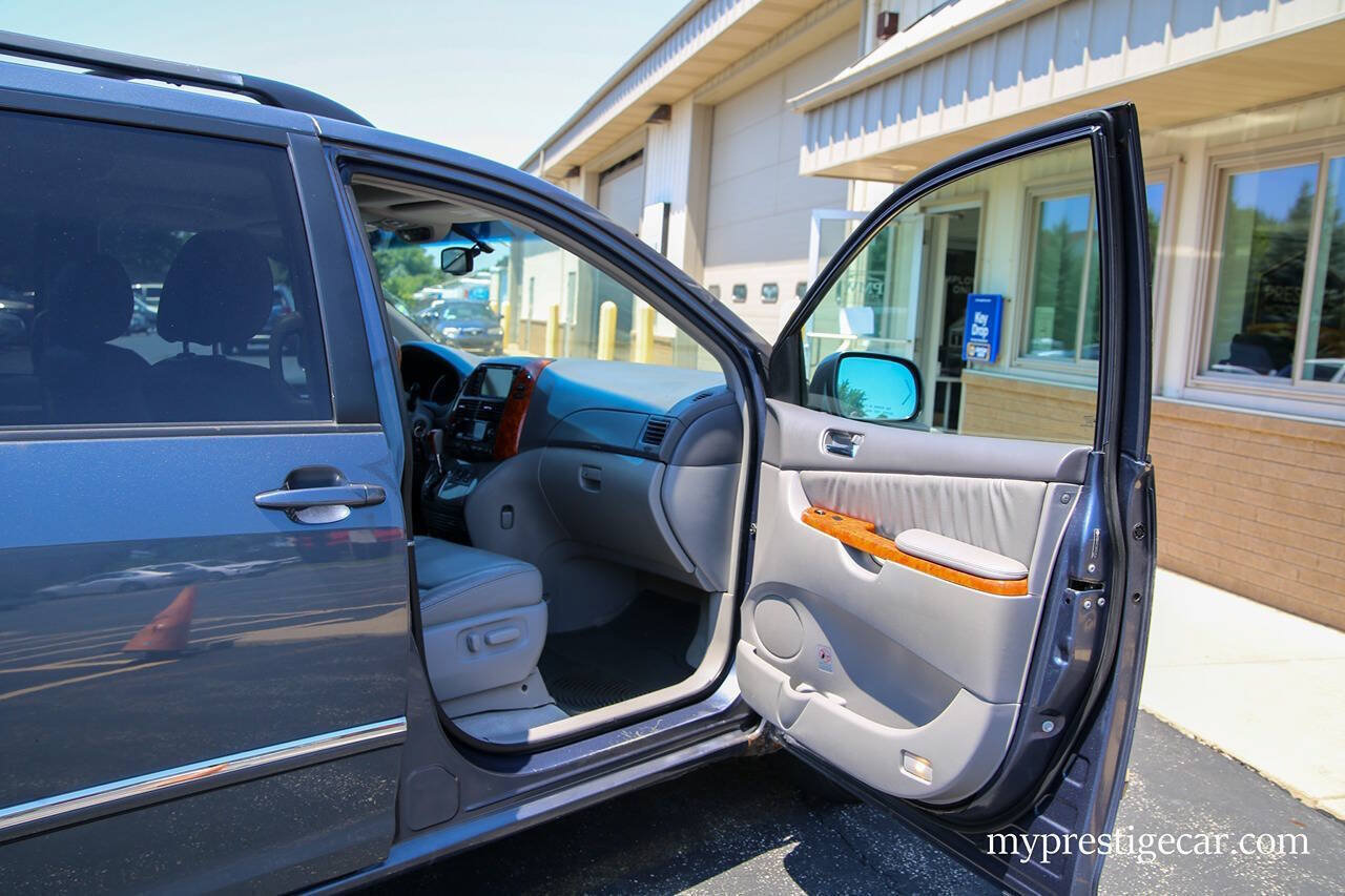 Used 2010 Toyota Sienna XLE Limited w/ XLE Limited Pkg 2 AWD/4WD image 14