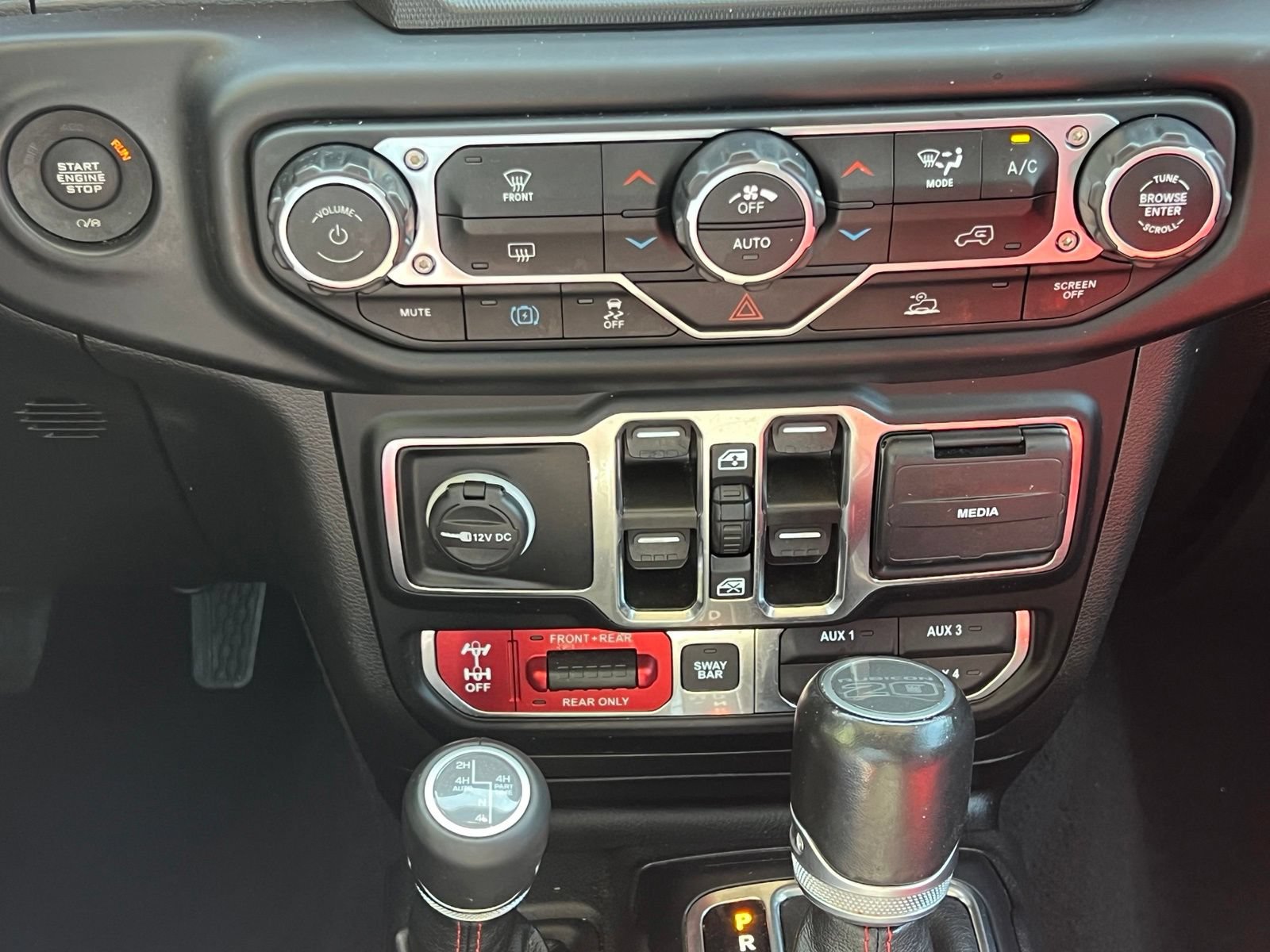 Used 2023 Jeep Wrangler Unlimited Rubicon 4xe AWD/4WD image 30