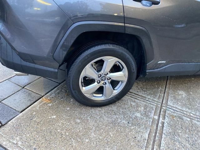 Used 2021 Toyota RAV4 XLE Premium image 16