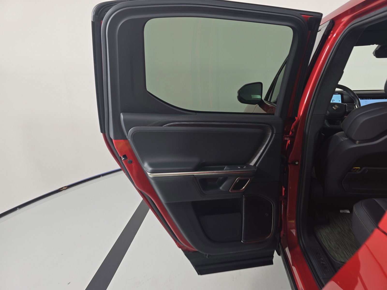 Used 2023 Rivian R1T Adventure image 17