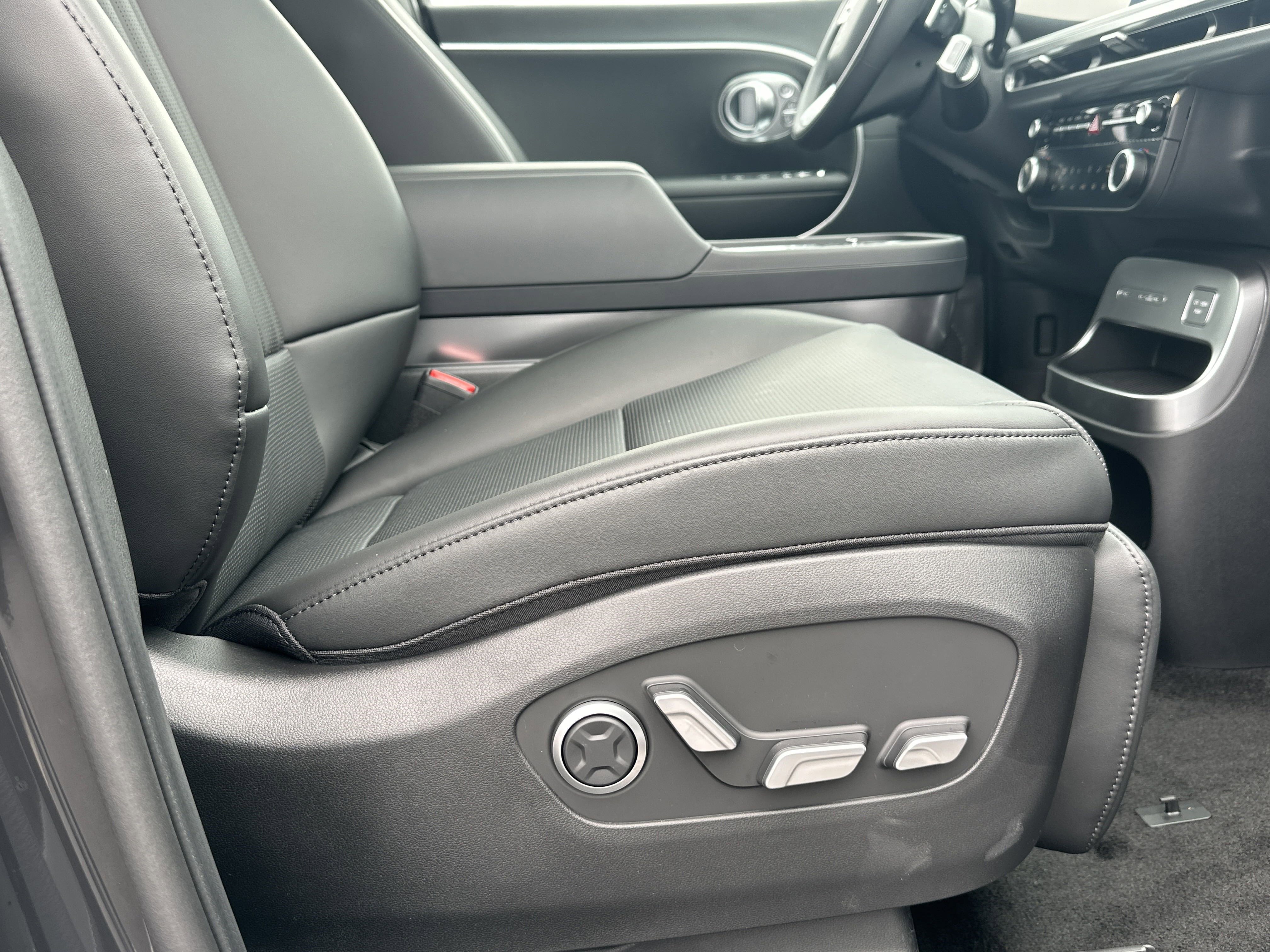 New 2026 Hyundai Ioniq 9 Calligraphy image 16