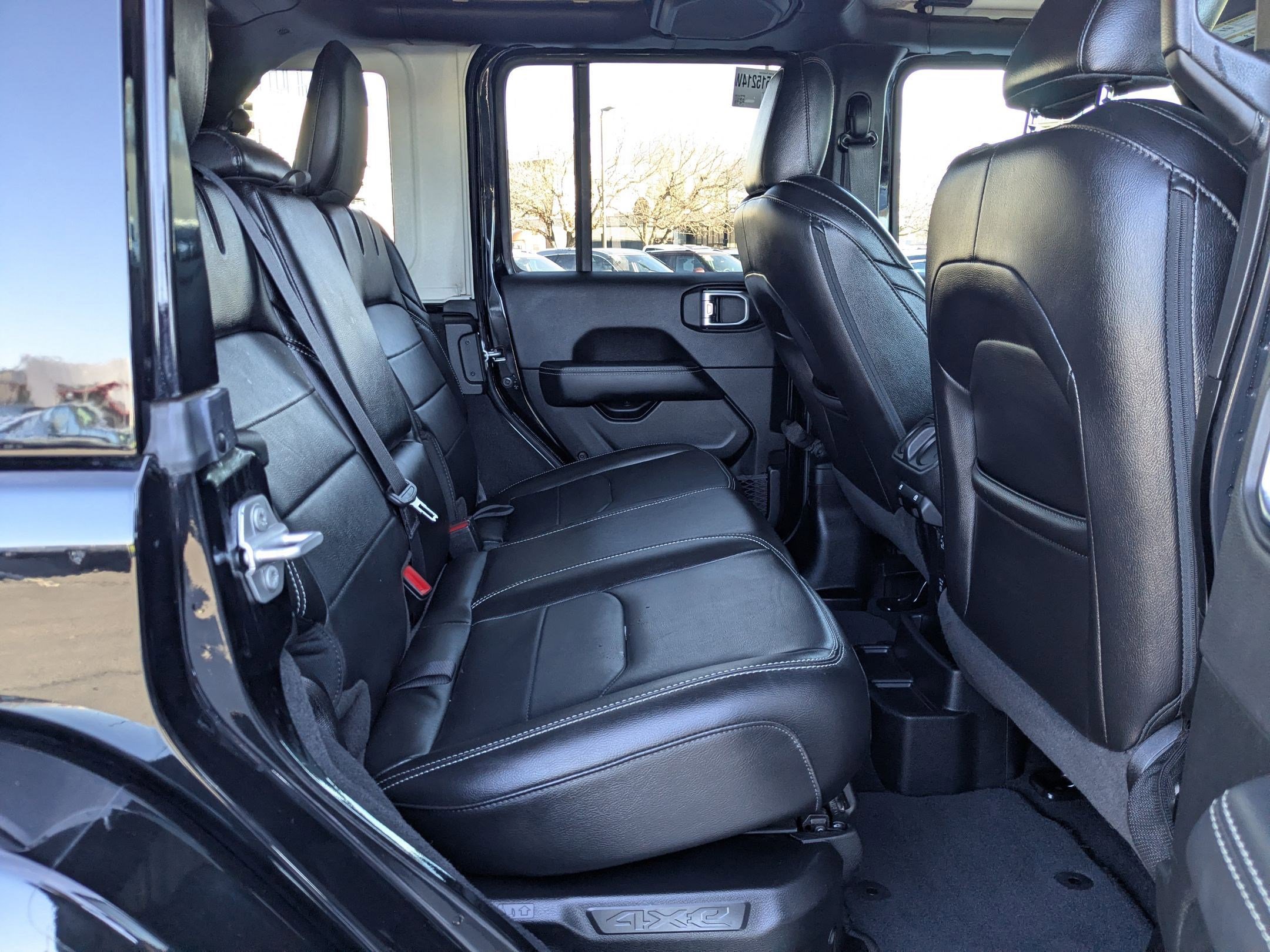 Used 2023 Jeep Wrangler Sahara image 27