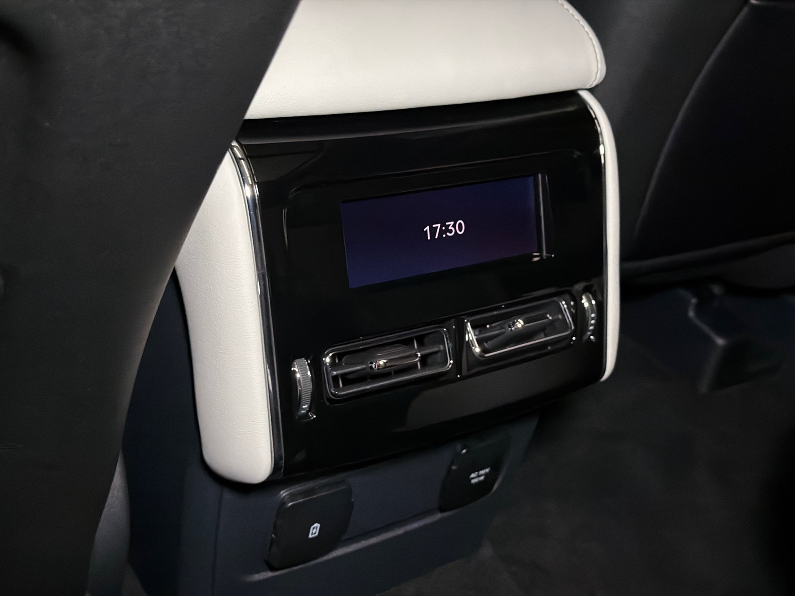 New 2026 Lincoln Aviator Reserve w/ Luxury Package AWD/4WD image 24