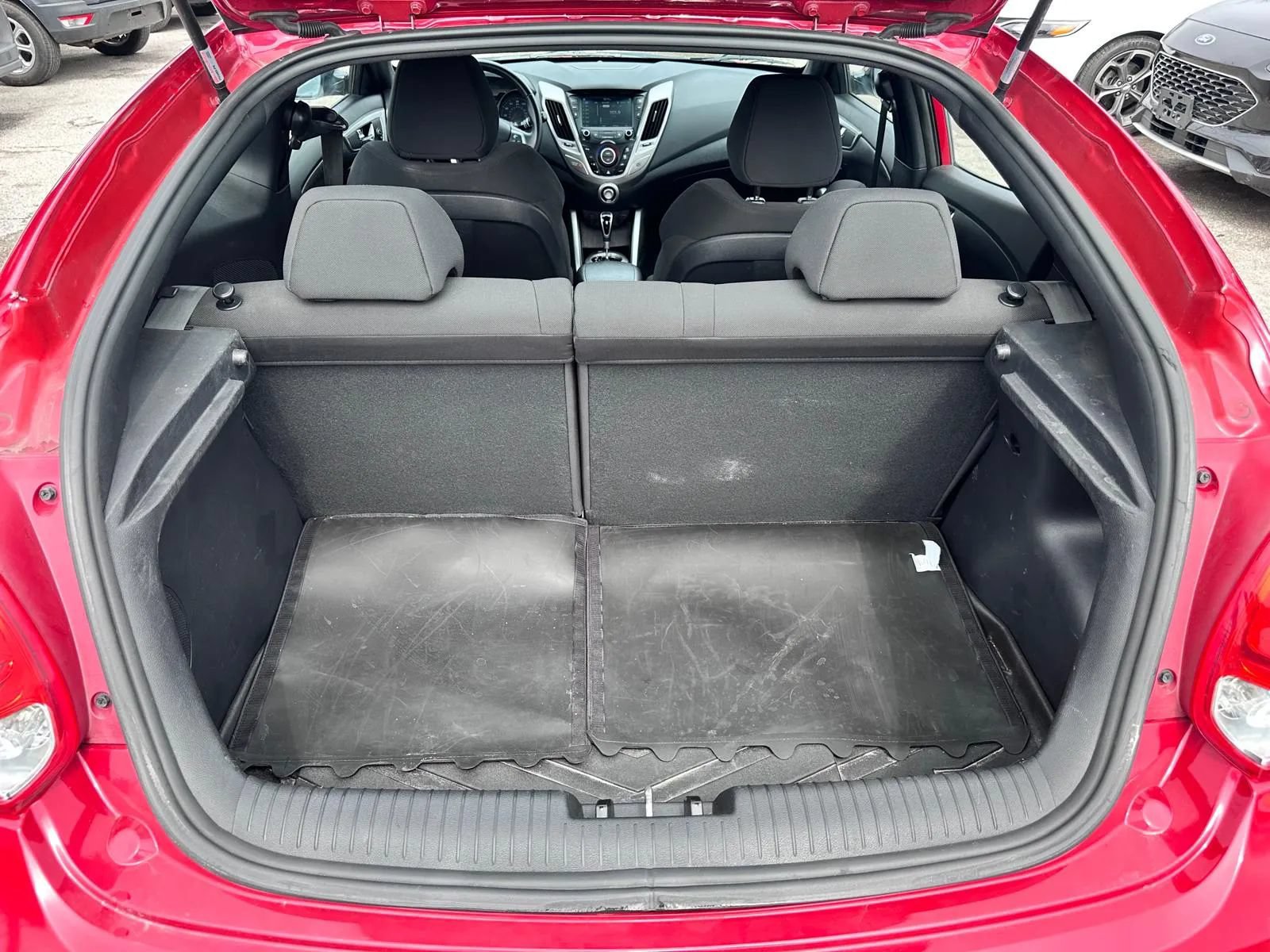 Used 2017 Hyundai Veloster Value Edition FWD image 9