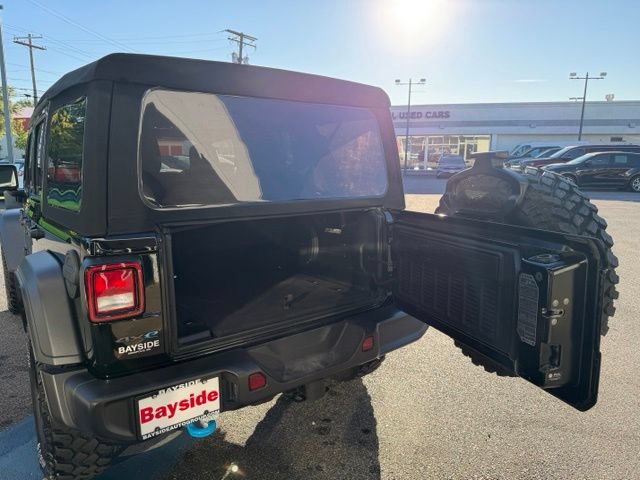 Used 2023 Jeep Wrangler Unlimited w/ Cold Weather Group AWD/4WD image 18