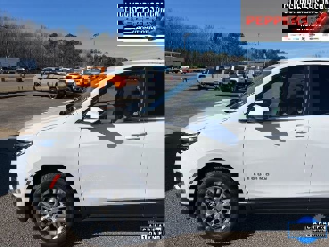 Used 2023 Chevrolet Equinox LT image 2