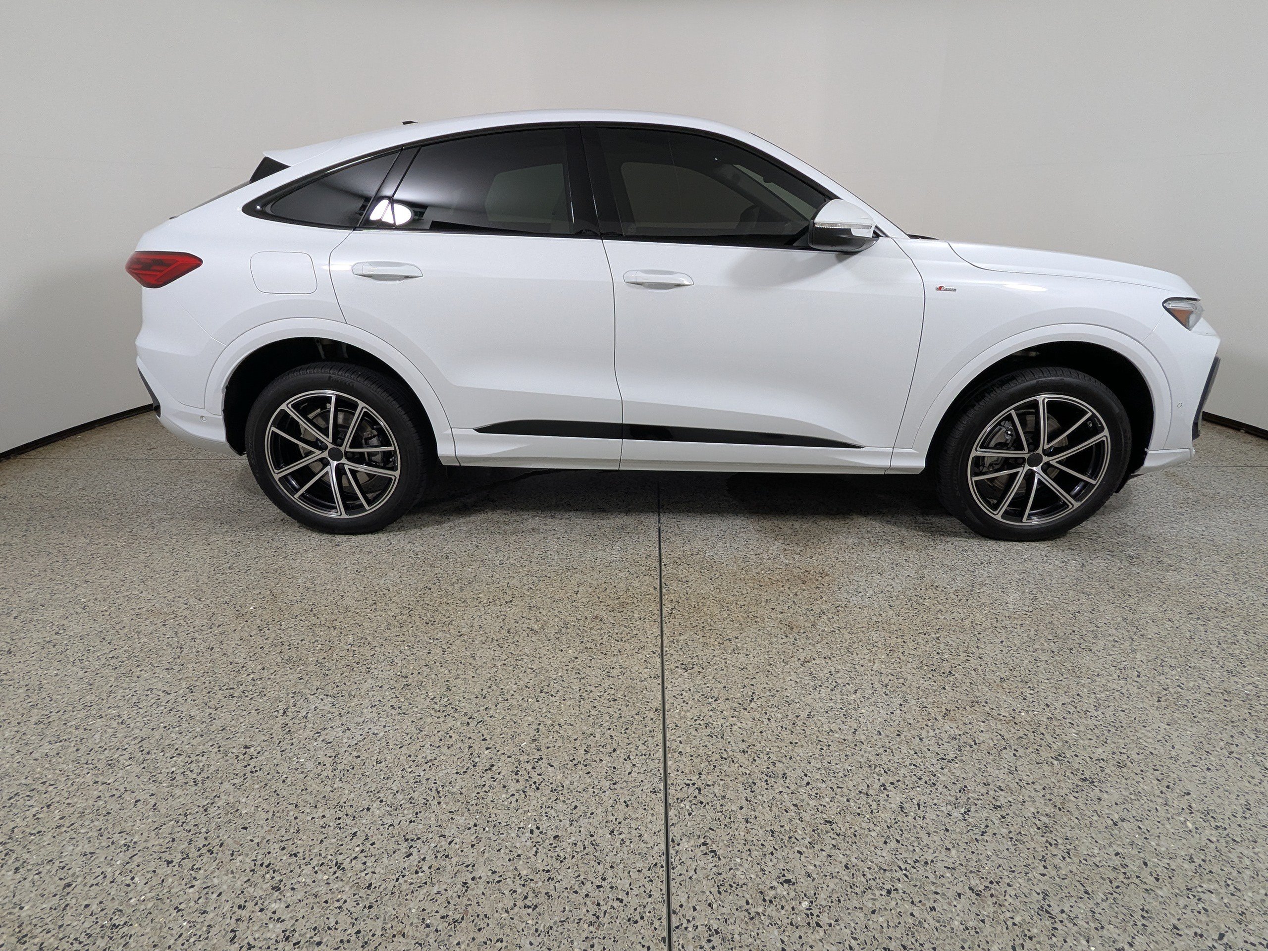 Certified 2026 Audi Q5 Premium Plus AWD/4WD image 5