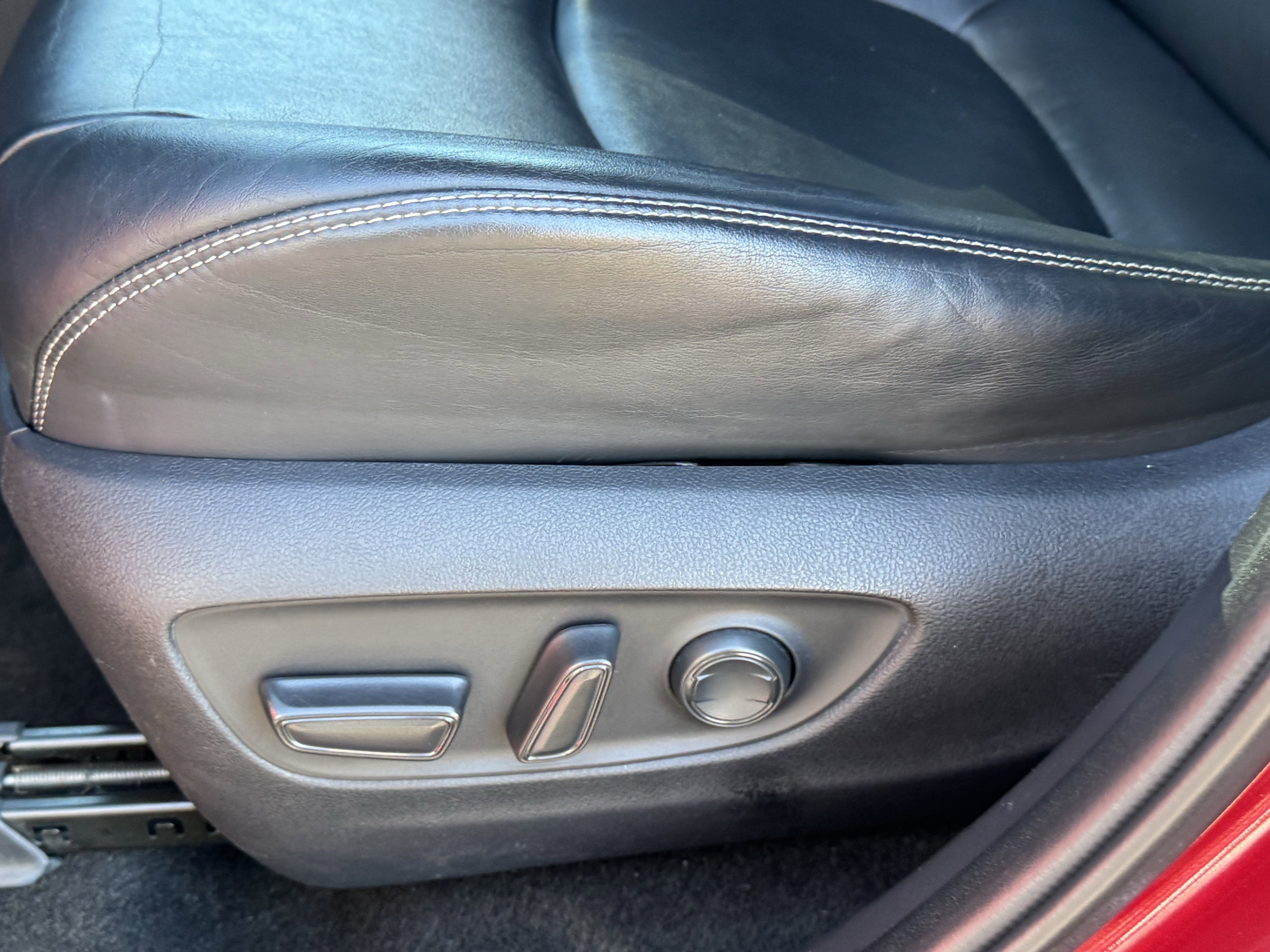 Used 2020 Toyota RAV4 XLE Premium image 27