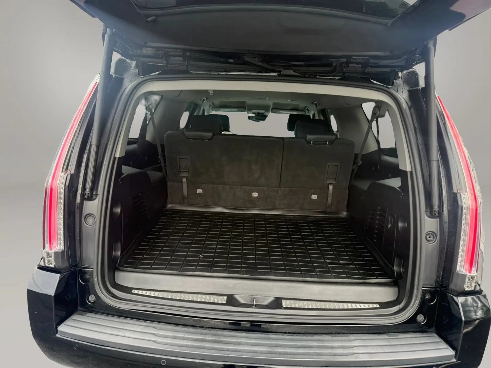 Used 2017 Chevrolet Suburban LT AWD/4WD image 42