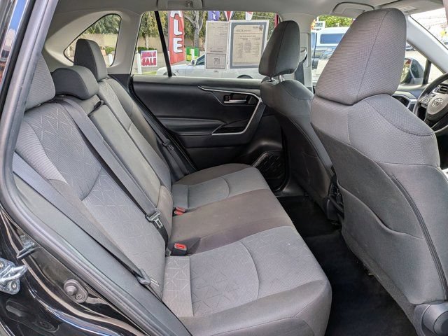 Used 2025 Toyota RAV4 XLE AWD/4WD image 7