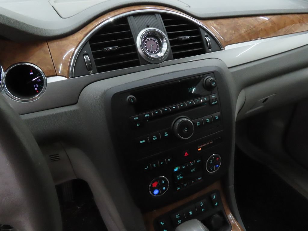 Used 2011 Buick Enclave CXL FWD image 16