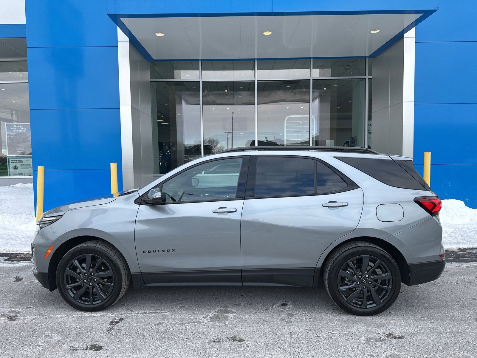 Used 2023 Chevrolet Equinox RS w/ RS Leather Package image 8