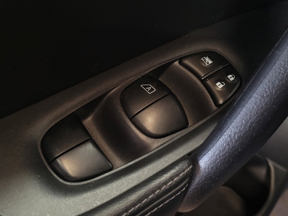 Used 2016 Nissan Rogue S w/ Appearance Package image 27