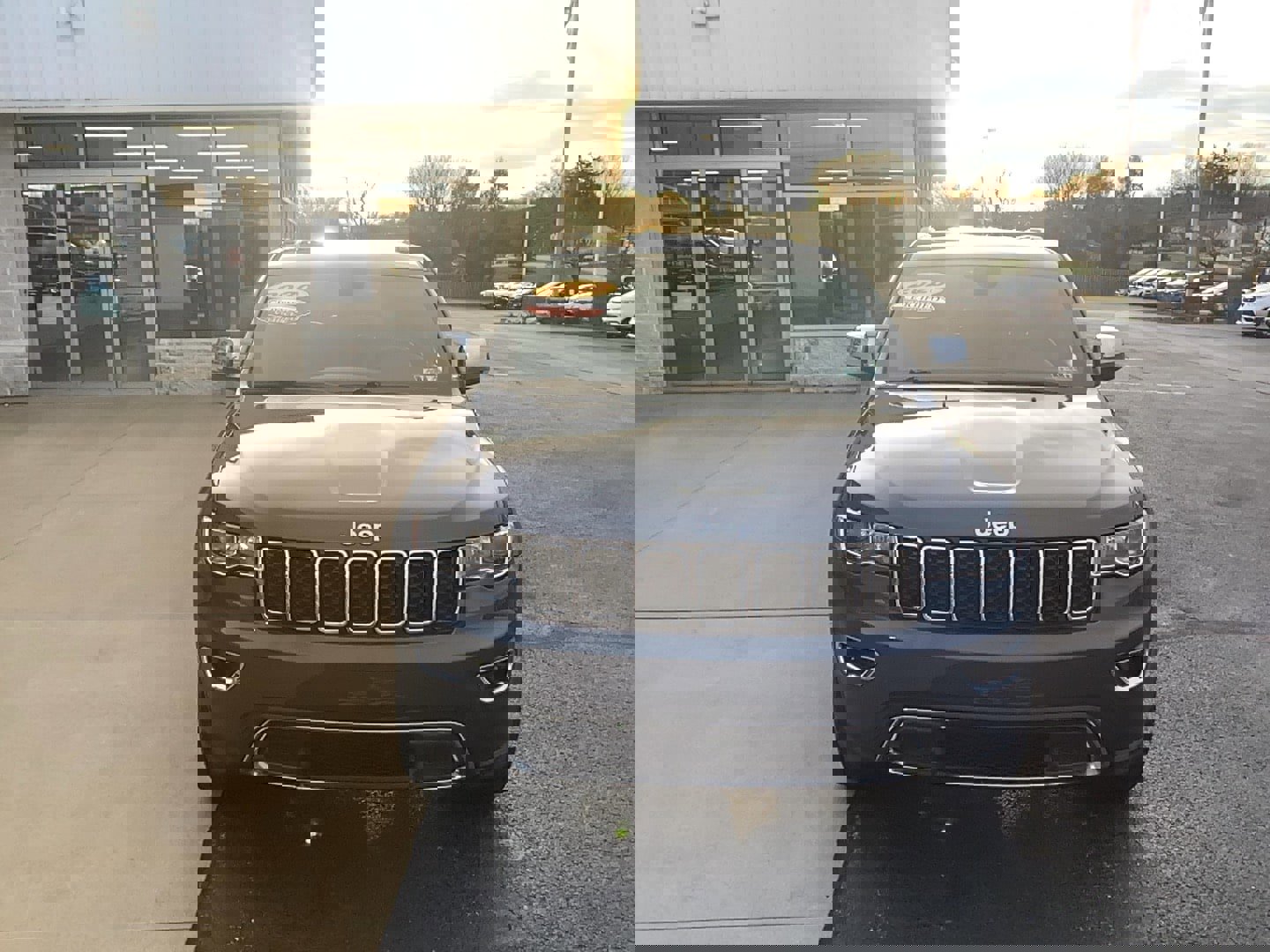 Used 2020 Jeep Grand Cherokee Limited image 2