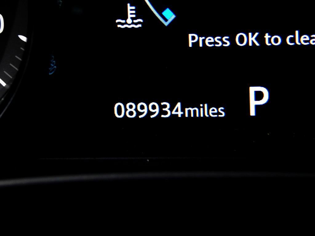 Used 2019 Jaguar F-PACE Premium image 23