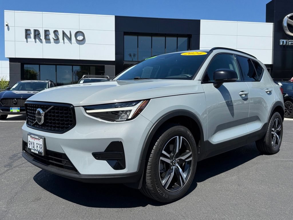 Used 2024 Volvo XC40 B5 Core AWD/4WD image 6