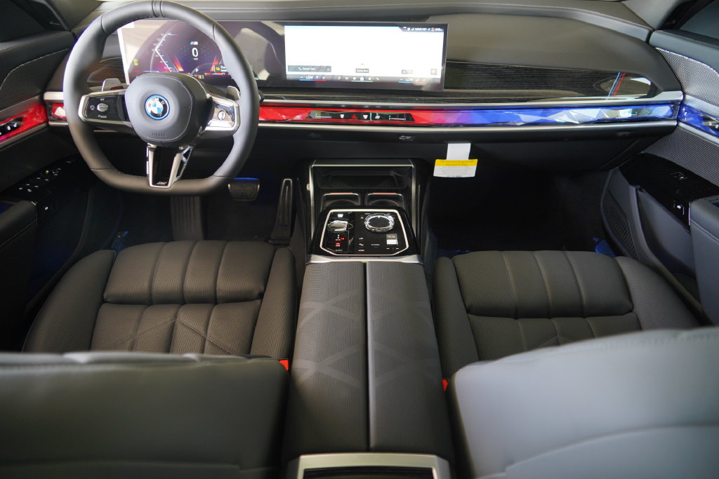 New 2026 BMW 750e xDrive w/ Premium Package AWD/4WD image 21