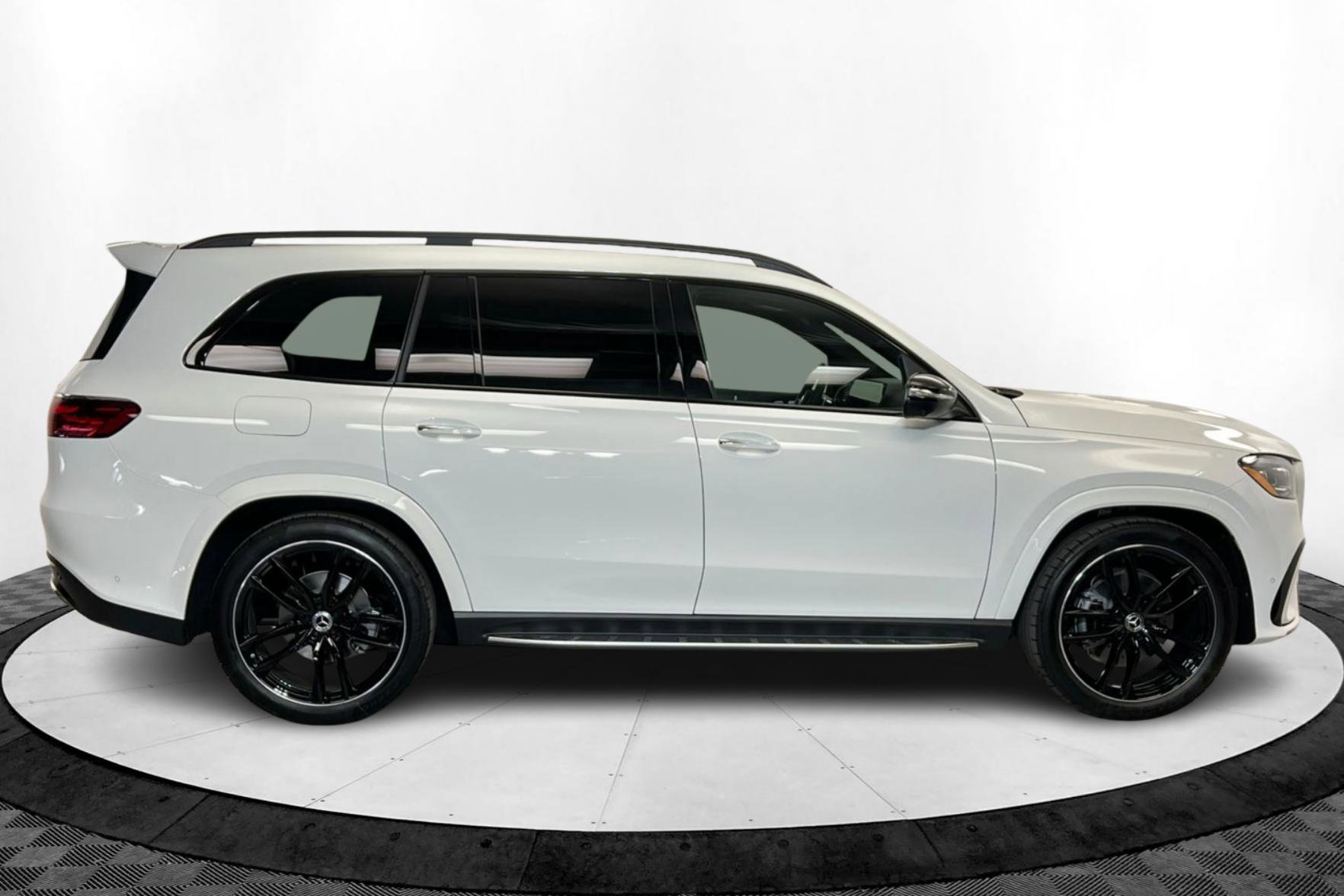 New 2026 Mercedes-Benz GLS 580 4MATIC image 6