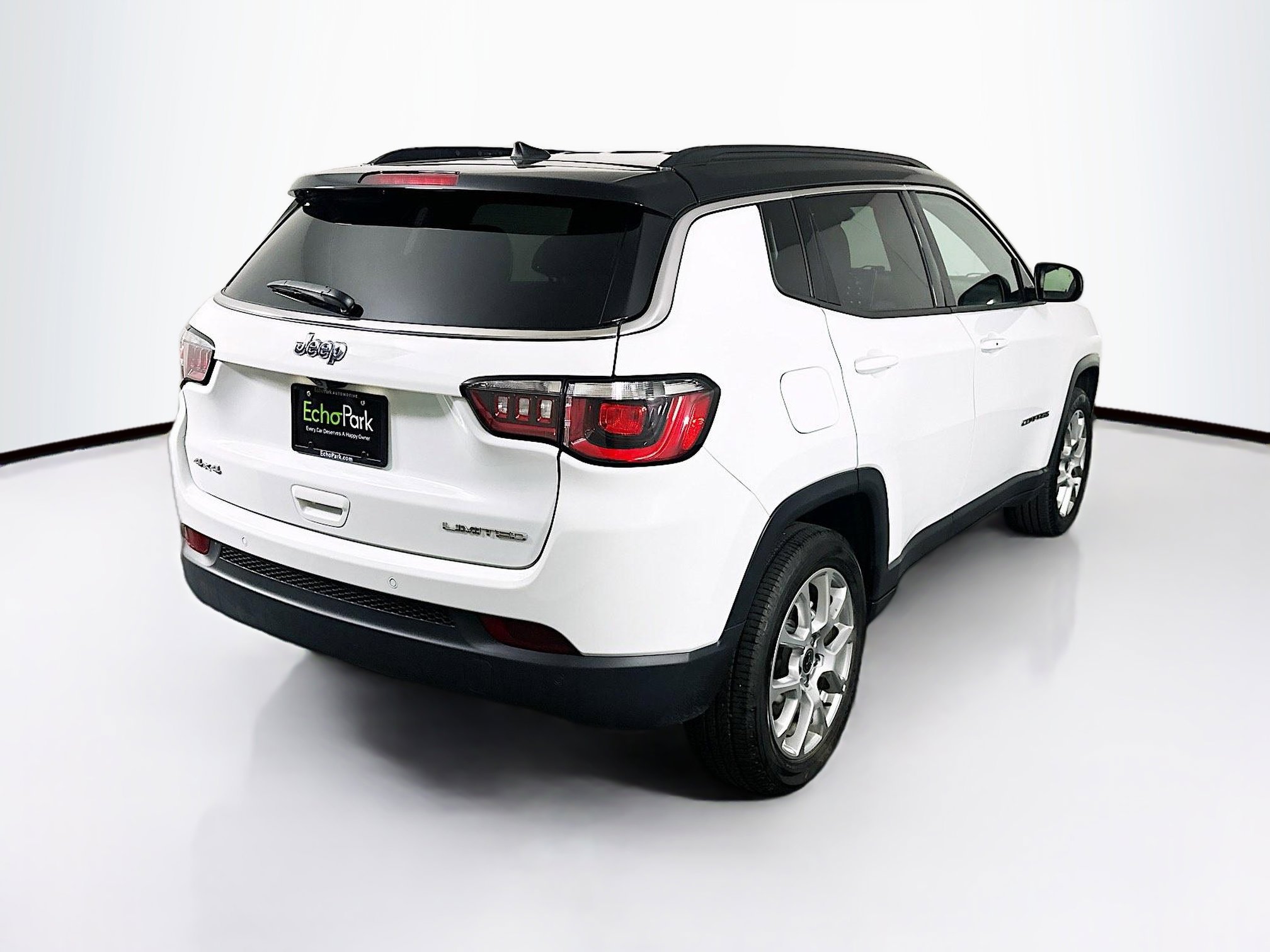 Used 2025 Jeep Compass Limited image 9