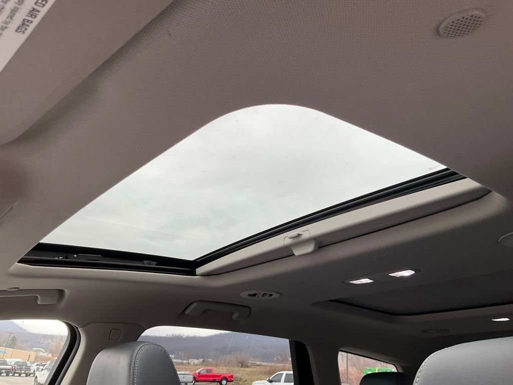 Used 2020 Buick Enclave Premium w/ Sun and Sites Package image 3