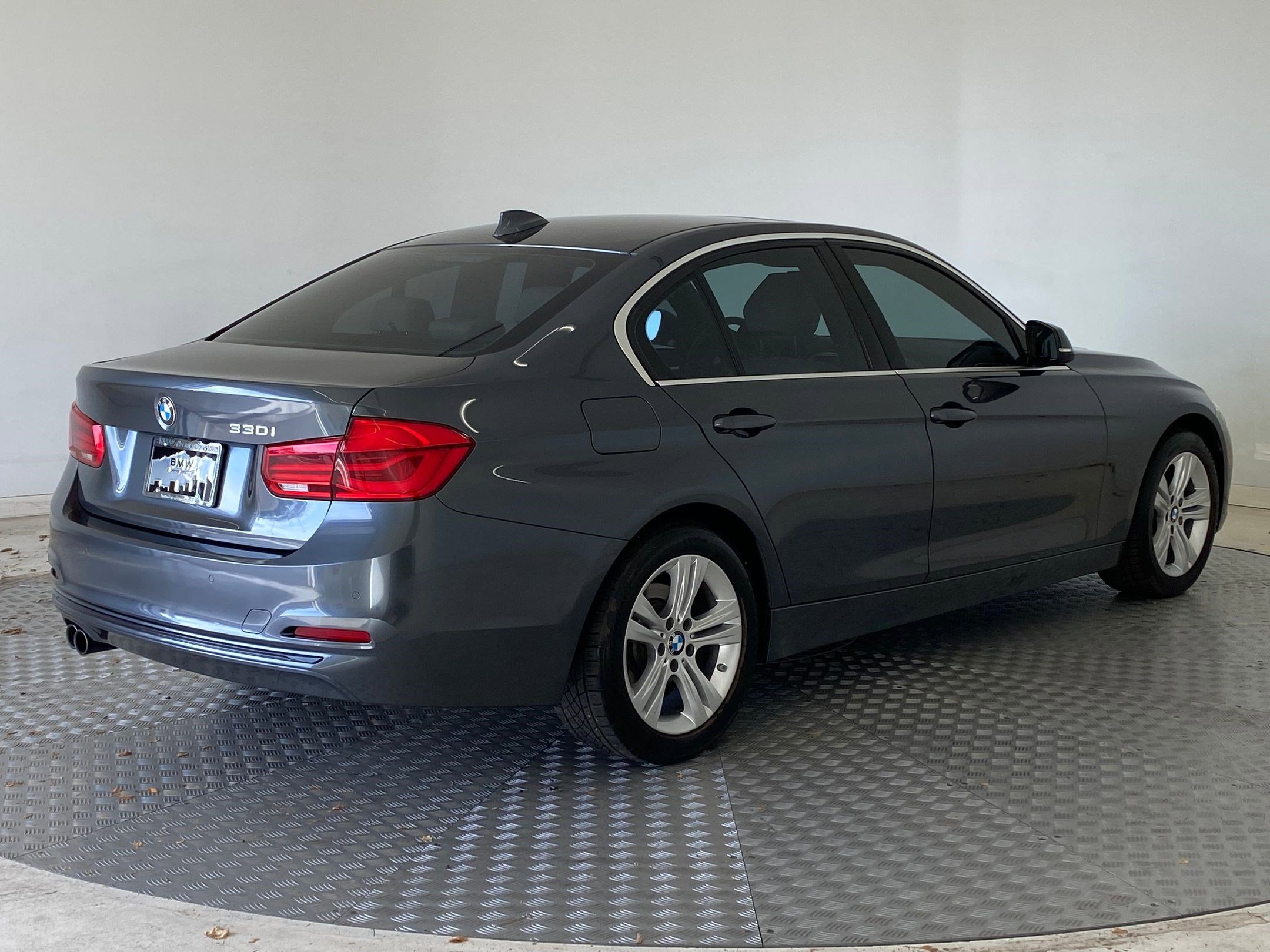 Used 2017 BMW 330i Sedan image 8