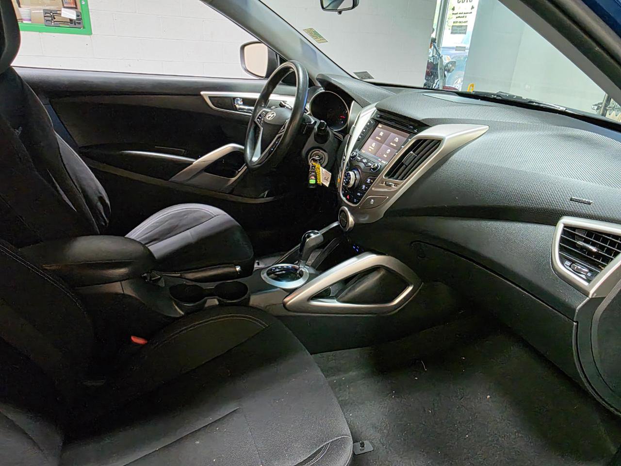 Used 2016 Hyundai Veloster FWD image 24
