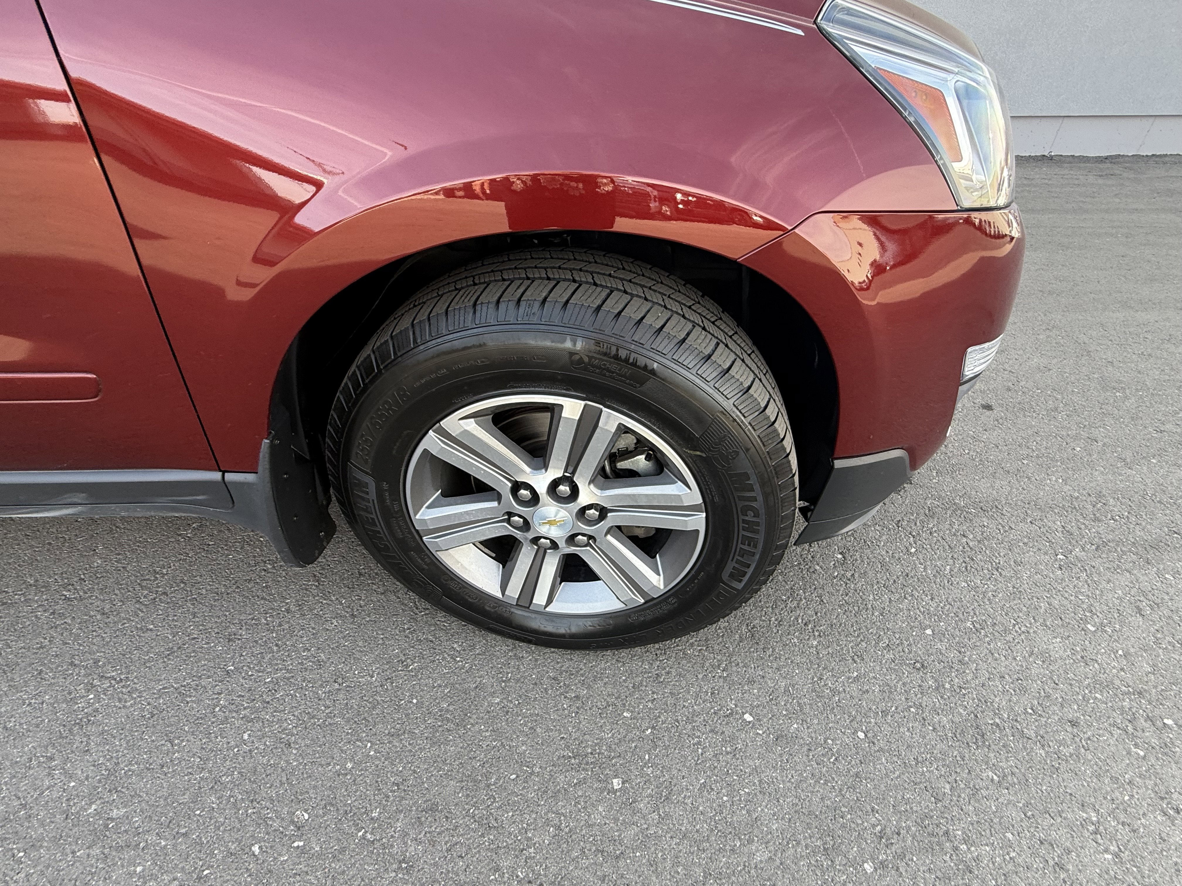 Used 2017 Chevrolet Traverse LT image 33