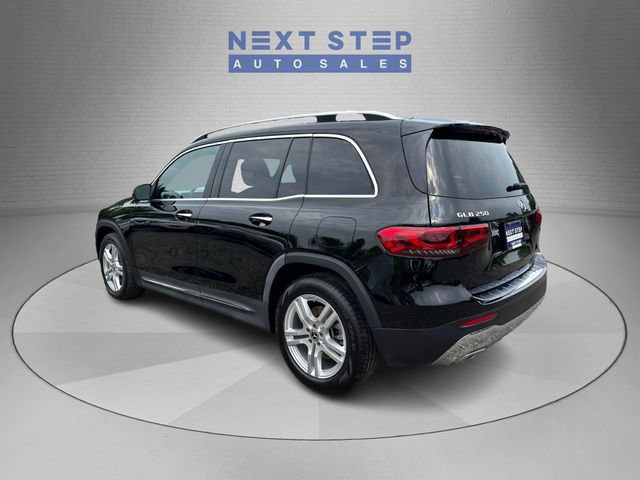 Used 2021 Mercedes-Benz GLB 250 4MATIC w/ Premium Package image 5