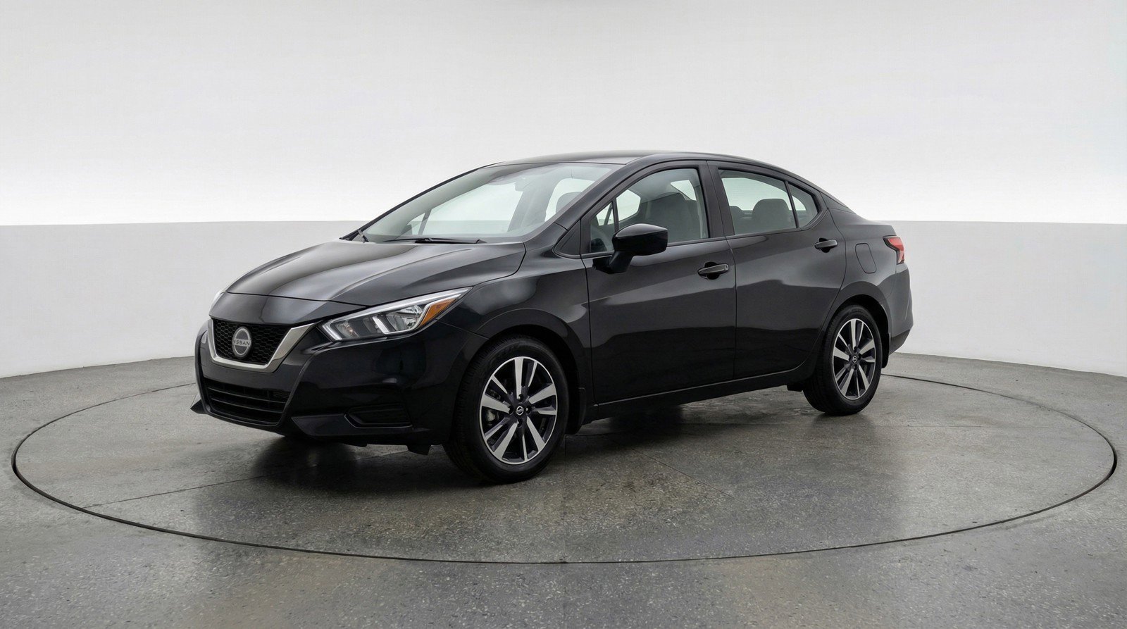 Used 2025 Nissan Versa SV image 3