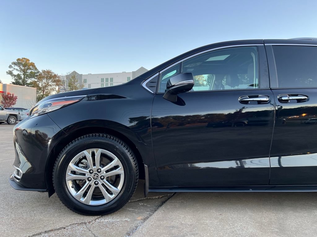 Used 2022 Toyota Sienna Platinum AWD/4WD image 30