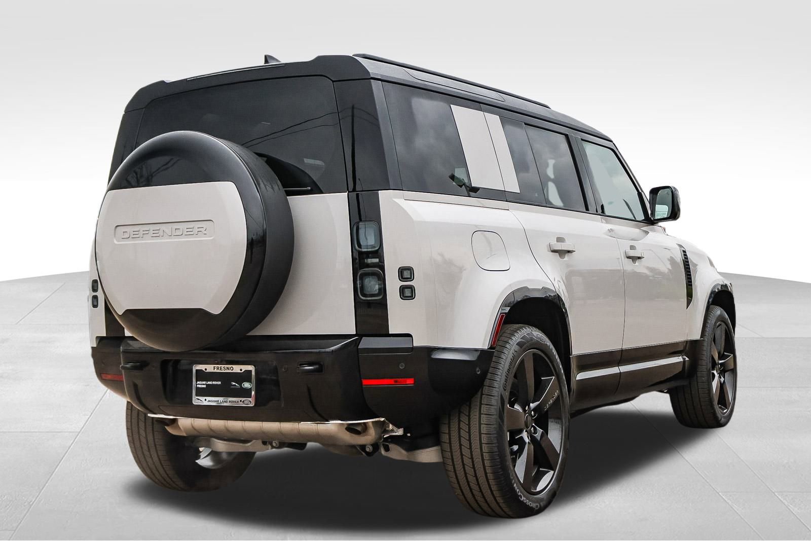 New 2026 Land Rover Defender 110 X-Dynamic SE image 5