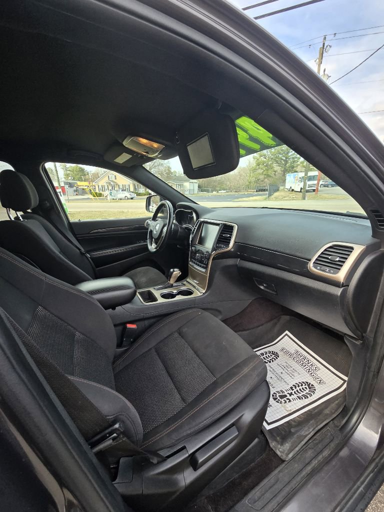 Used 2016 Jeep Grand Cherokee Laredo 75th Anniversary image 17