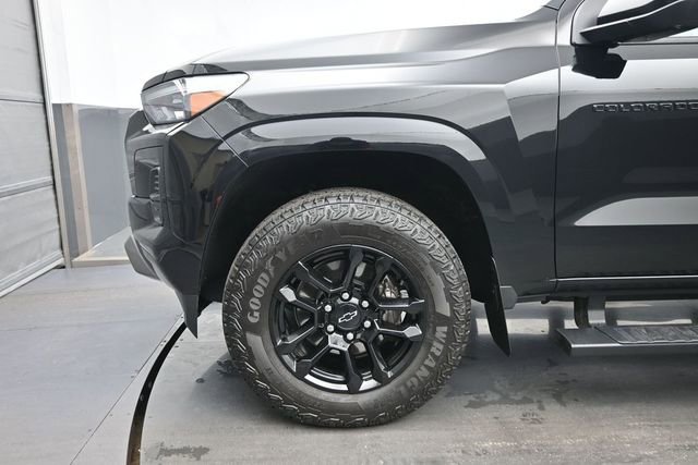 Used 2025 Chevrolet Colorado Z71 w/ Midnight Edition AWD/4WD image 9