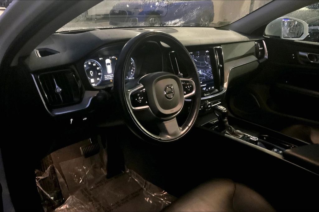Used 2022 Volvo V60 T5 Cross Country image 18