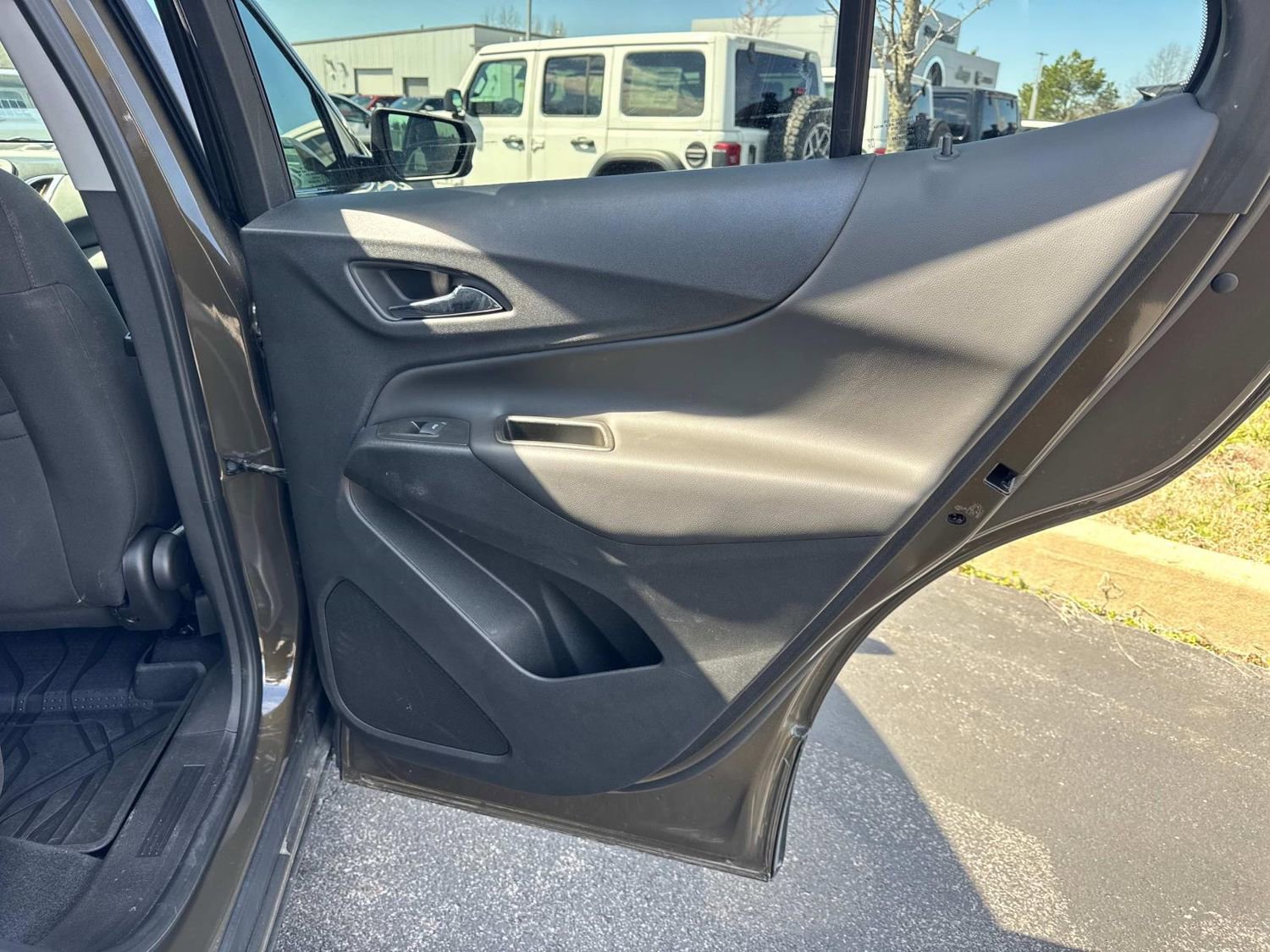 Used 2023 Chevrolet Equinox LT image 16