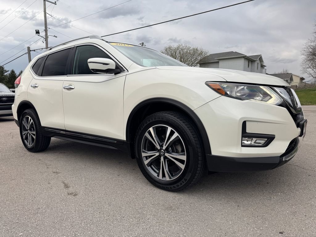 Used 2017 Nissan Rogue SL image 3
