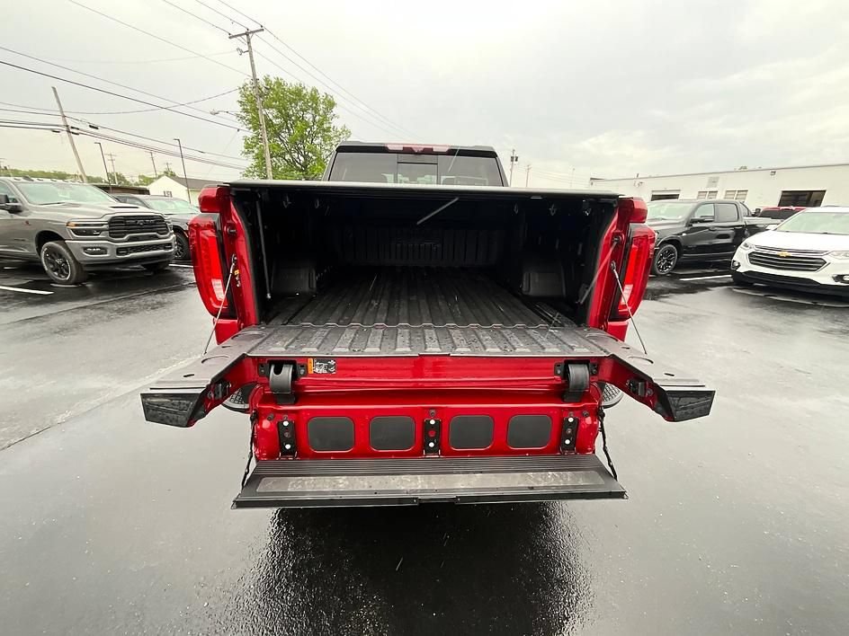 Used 2021 GMC Sierra 1500 AT4 w/ AT4 Premium Package AWD/4WD image 9