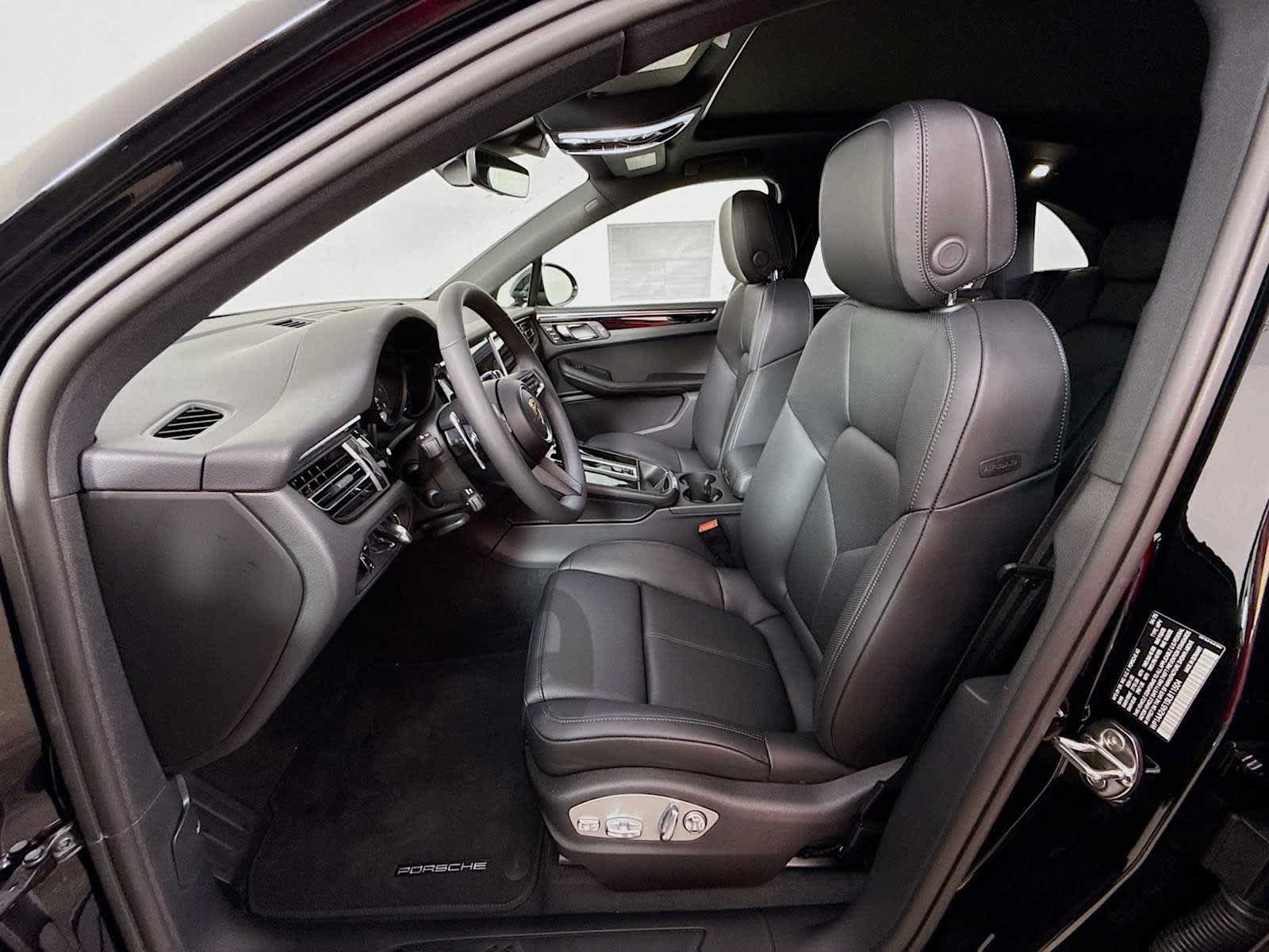 New 2025 Porsche Macan AWD/4WD image 5