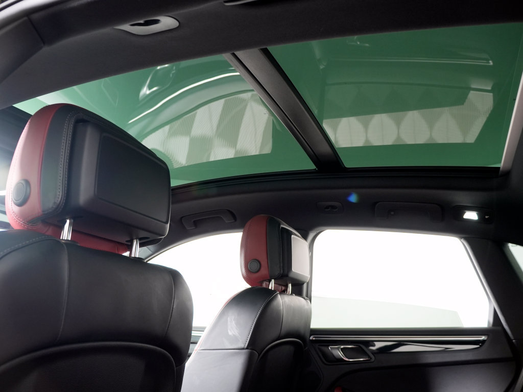 Certified 2023 Porsche Macan Turbo AWD/4WD image 19