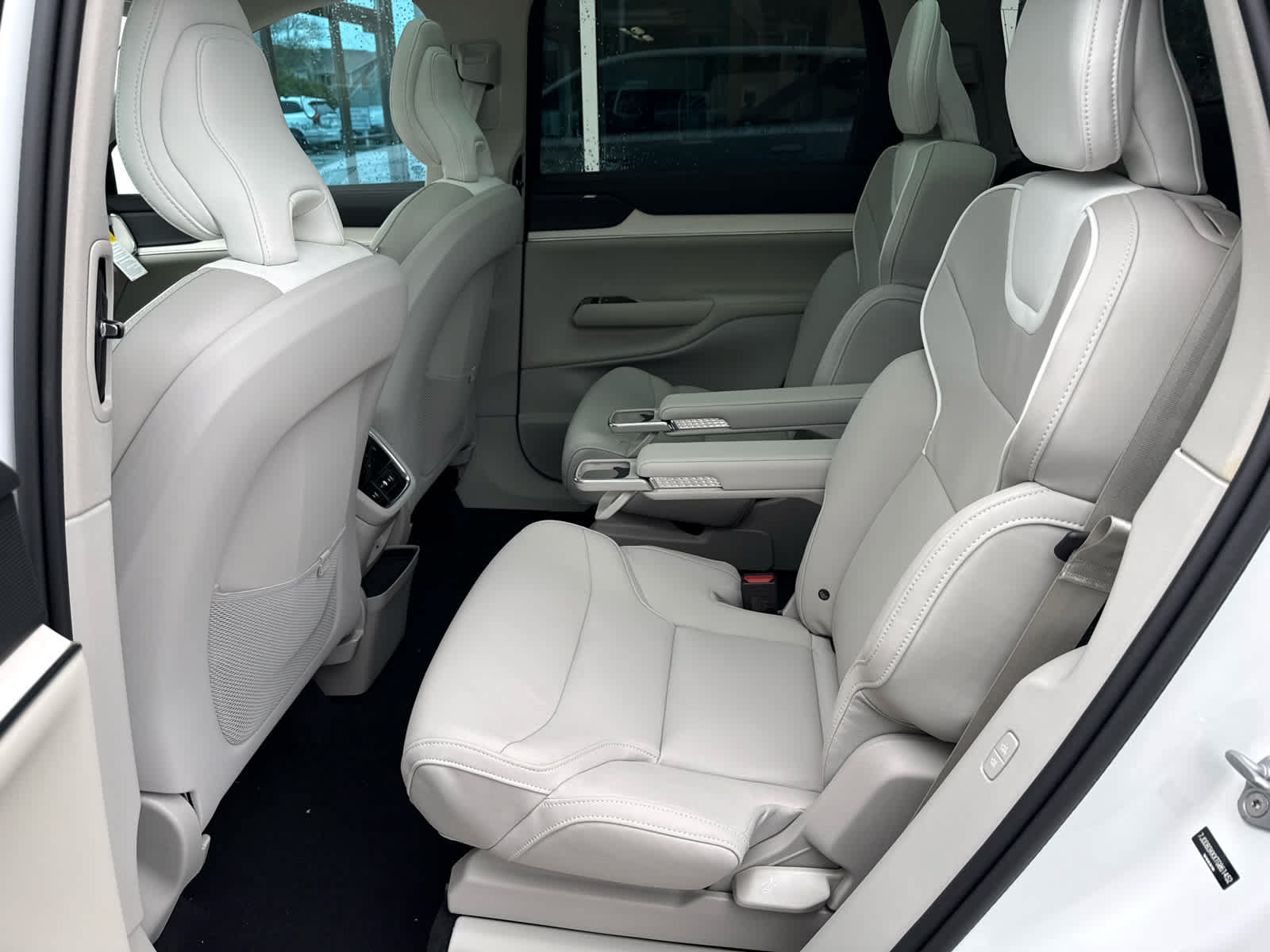 New 2026 Volvo EX90 Plus AWD/4WD image 9
